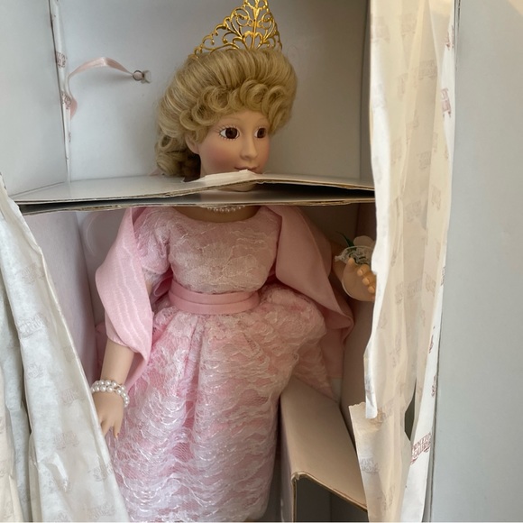 ROCK and ROLL DOLL Collection Princeton Gallery Chantilly Lace Porcelain In Box - Picture 2 of 11